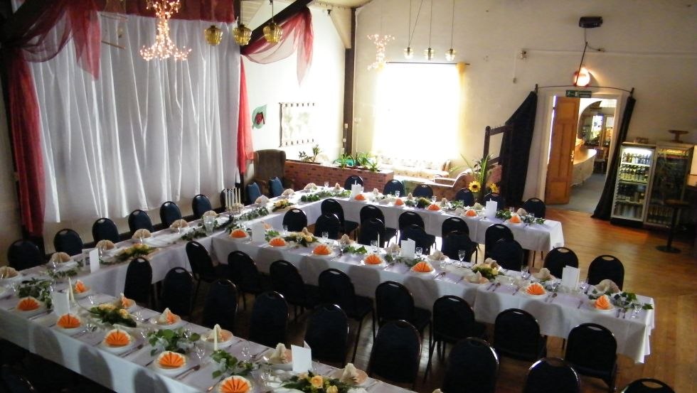 Der Festsaal bietet Platz f&uuml;r bis zu 120 Personen - Perfekt f&uuml;r jede Feier // &copy; Hotel & Gastst&auml;tte "Zur Schleuse"