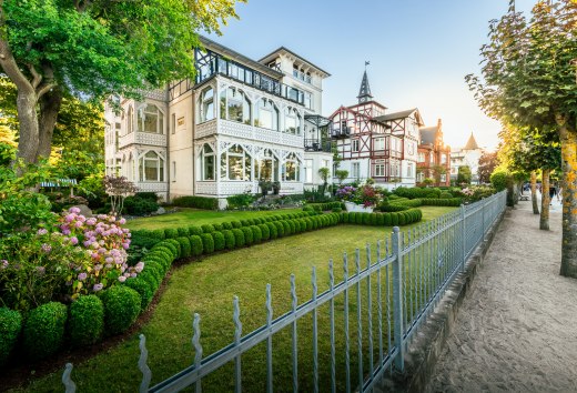 Direkt an der Strandpromenade des Ostseebads Binz findet man Villen im Stil der Bäderarchitektur zum Bestaunen. // © MV-T/Tiemann Direkt an der Strandpromenade des Ostseebads Binz findet man Villen im Stil der Bäderarchitektur zum Bestaunen. // © MV-T/Tiemann