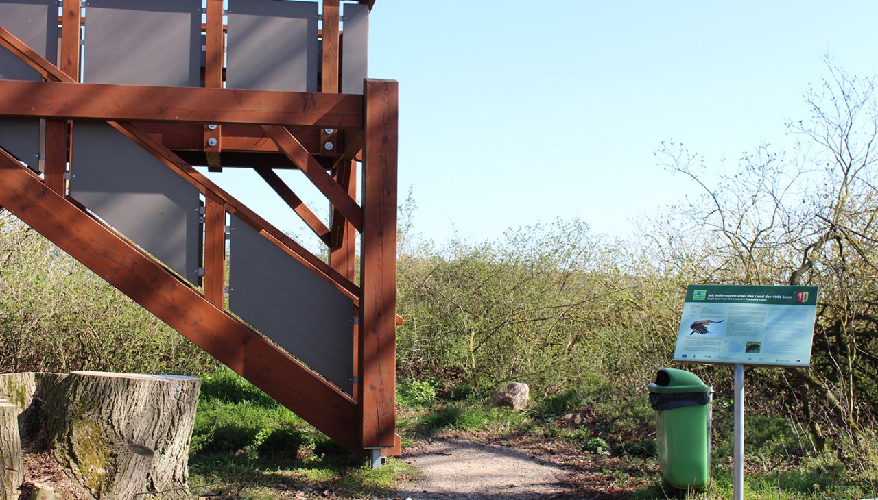 Nieuw uitkijkplatform "zum Adlerhorst" - wandelpad richting Poppentin (Kirch Poppentin), © Kur- und Tourismus GmbH Göhren-Lebbin Nieuw uitkijkplatform "zum Adlerhorst" - wandelpad richting Poppentin (Kirch Poppentin), © Kur- und Tourismus GmbH Göhren-Lebbin