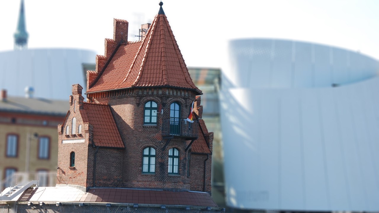 Lotsenhaus am Hafen vor de Ozeaneum // &copy; TZ HST