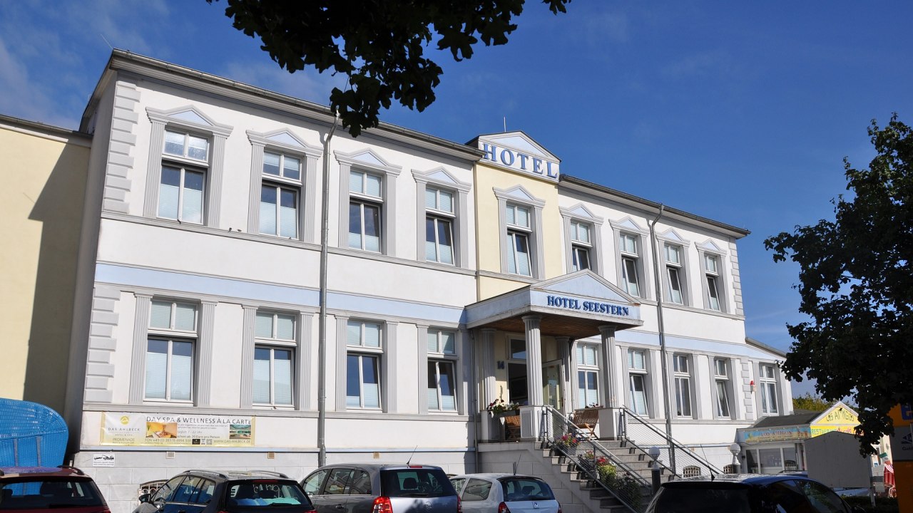 Direkt an der Ahlbecker Promenade, nah der Seebrücke gelegen - das Hotel Seestern // © MV-T Direkt an der Ahlbecker Promenade, nah der Seebrücke gelegen - das Hotel Seestern // © MV-T