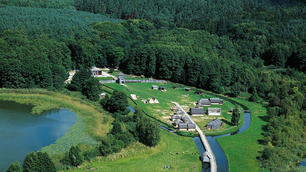 Im Freilichtmuseum Groß Raden inmitten des Sternberger Seenlandes die Kultur der slawischen Stämme hautnah erleben // © MV-T/Werk3 Im Freilichtmuseum Groß Raden inmitten des Sternberger Seenlandes die Kultur der slawischen Stämme hautnah erleben // © MV-T/Werk3