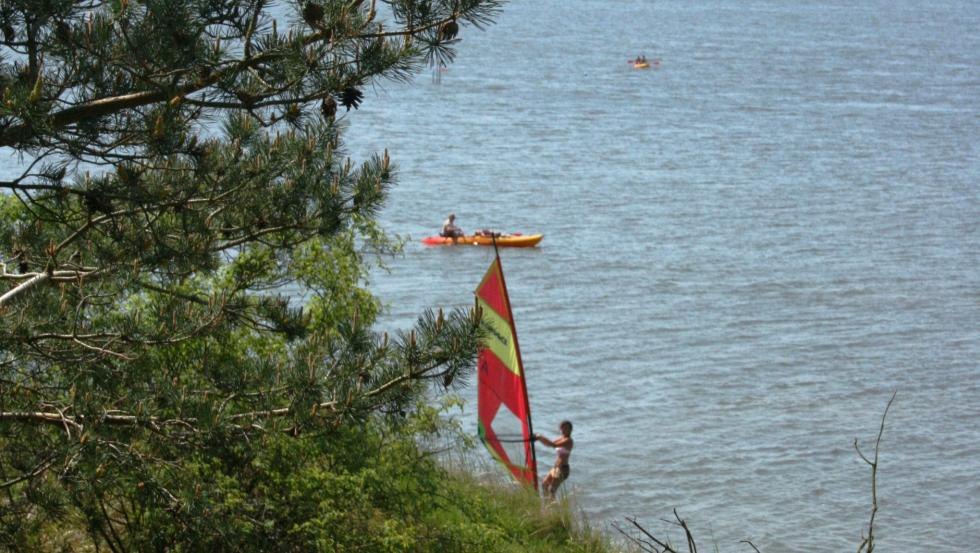 Windsurfing-Kurs auf dem Achterwasser // &copy; Natur Camping Usedom