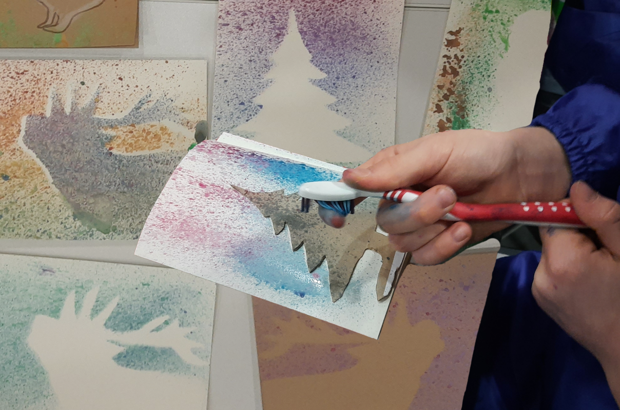 Kaarten ontwerpen met gerecycled materiaal // &copy; M&uuml;ritzeum