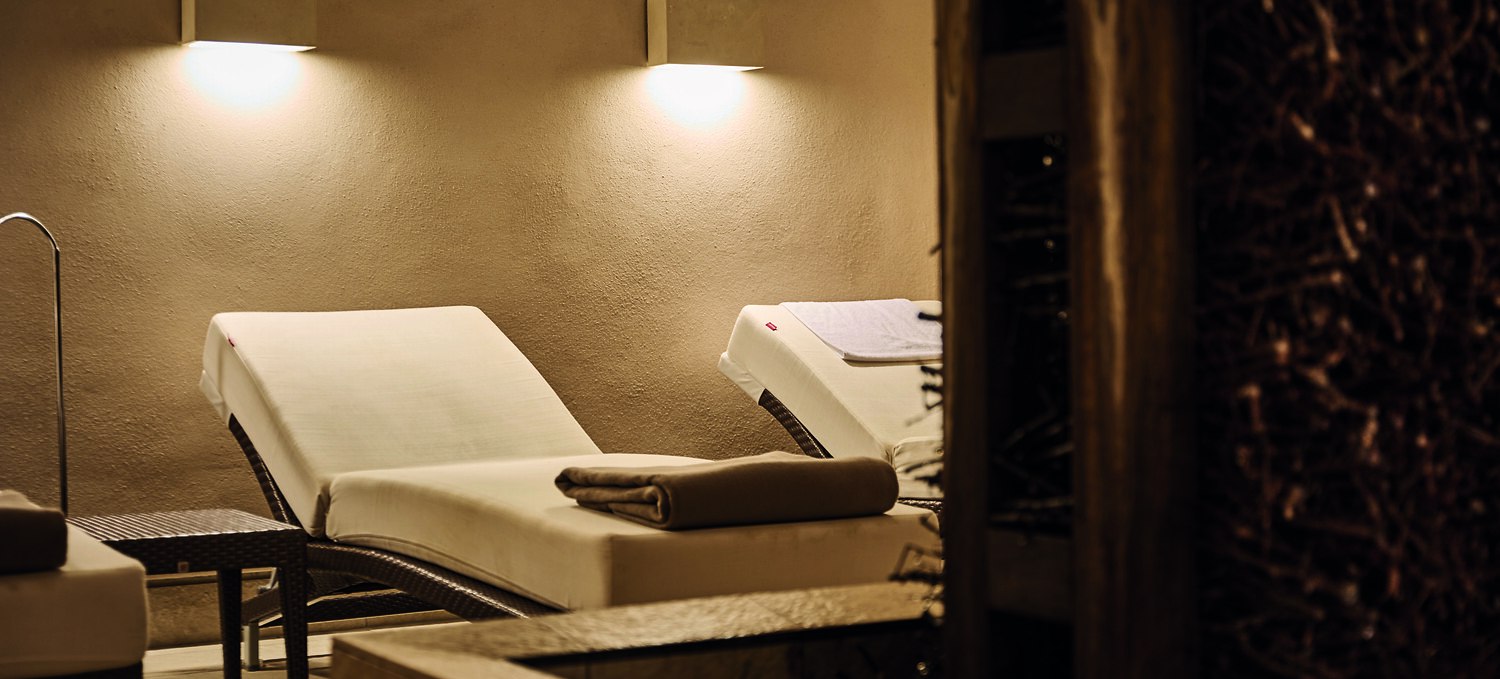 &copy; DSR Hotel Holding GmbH