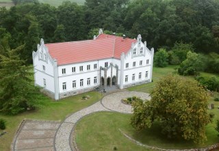 Luchtfoto van landhuis Levetzow, &copy; Herrenhaus Levetzow / Bernd L&uuml;skow