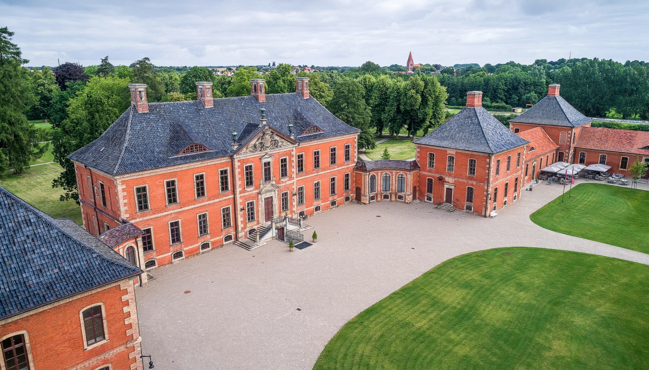 Kasteel Bothmer vanuit vogelperspectief, &copy; SSGK MV / Funkhaus Creative