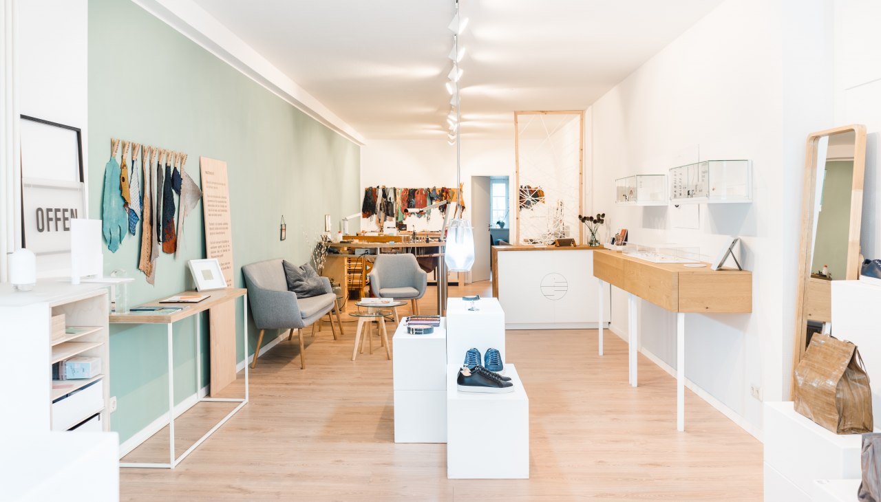 Store, &copy; Erik Gross