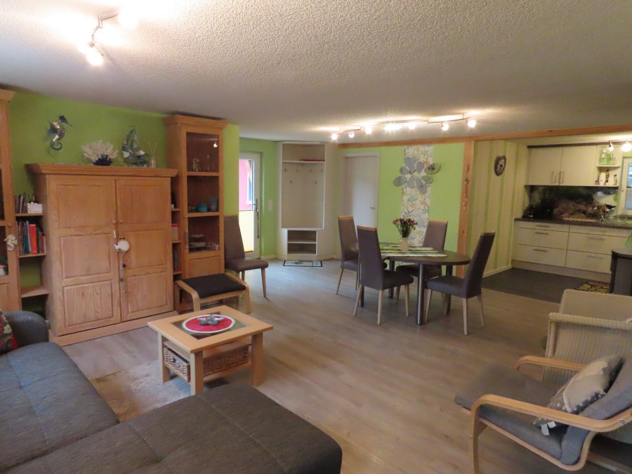 Wohnzimmer mit offener K&uuml;che, &copy; P. Mietzner