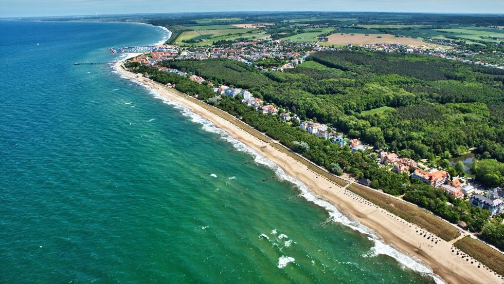Kühlungsborn en zijn ideale surfplekken vanuit de lucht, © Touristik-Service-Kühlungsborn GmbH Kühlungsborn en zijn ideale surfplekken vanuit de lucht, © Touristik-Service-Kühlungsborn GmbH