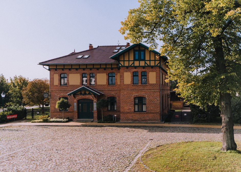 Bahnhof Dargun Außenansicht, © BAHNHOF Dargun