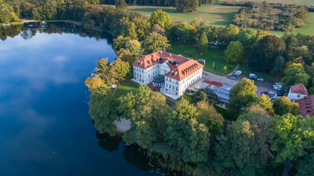 Das Seeschloss Schorssow mit viel Freiraum // &copy; Seeschloss Schorssow