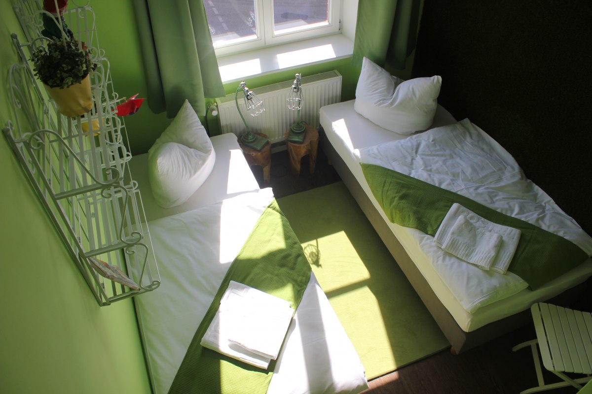 Zimmer "Manne" mit dem Thema Schrebergarten // &copy; Andreas Fack (Copyright Postel Usedom GmbH)