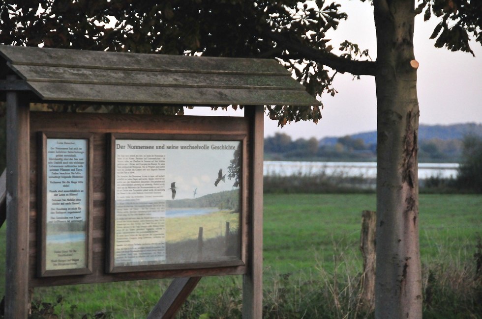 Informatiebord bij de Nonnensee bij Bergen auf R&uuml;gen // &copy; Tourismuszentrale R&uuml;gen