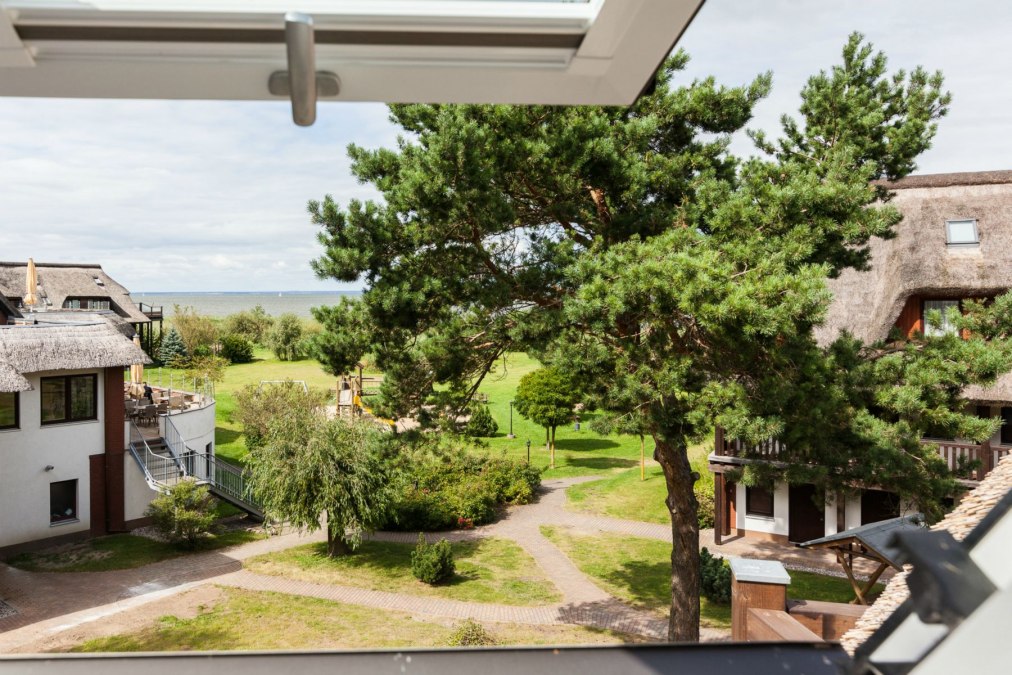 Uitzicht vanuit een tweepersoonskamer op de bovenste verdieping, &copy; Hotel & Ferienanlage Haffhus GmbH