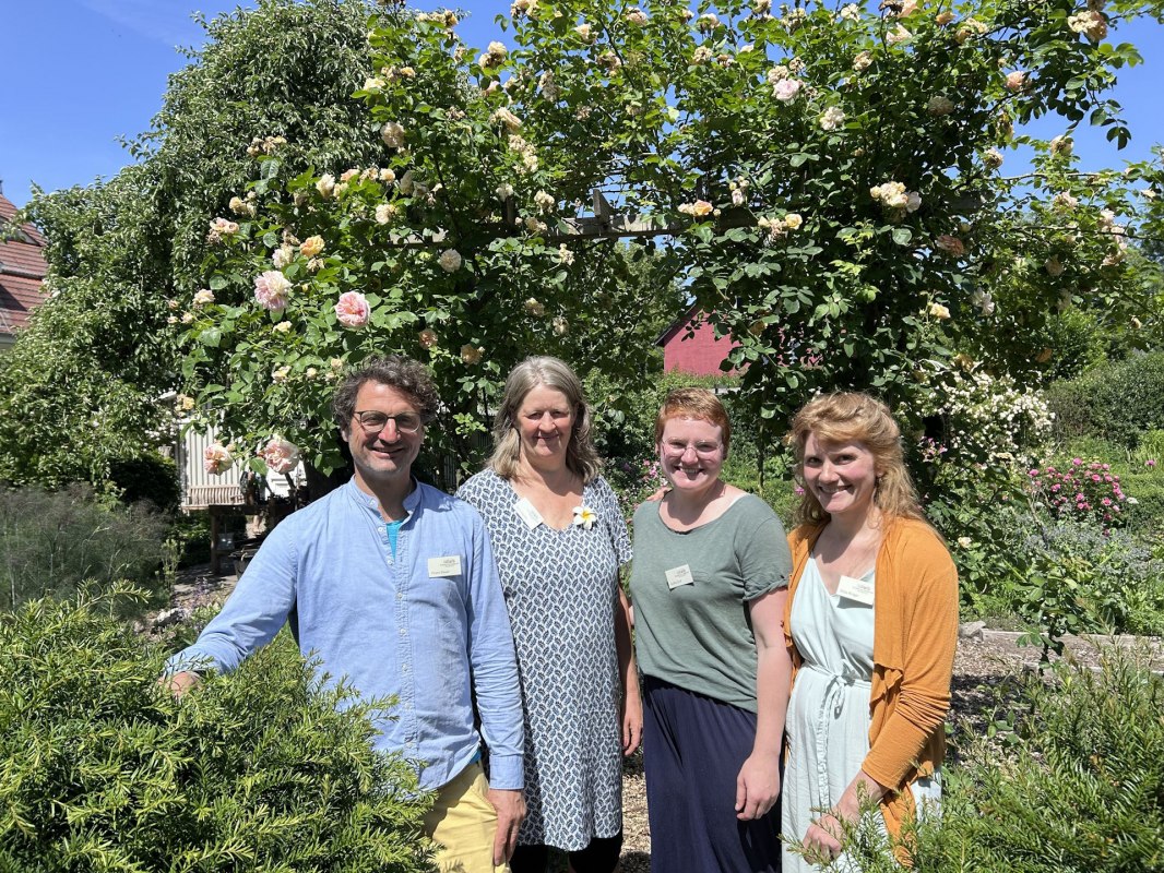 Das Team der Gärtner steht Ihnen für Fragen zur Verfügung. // © Kloster Saunstorf Das Team der Gärtner steht Ihnen für Fragen zur Verfügung. // © Kloster Saunstorf