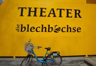 Das gelbe Theater - Die Blechb&uuml;chse // &copy; UTG