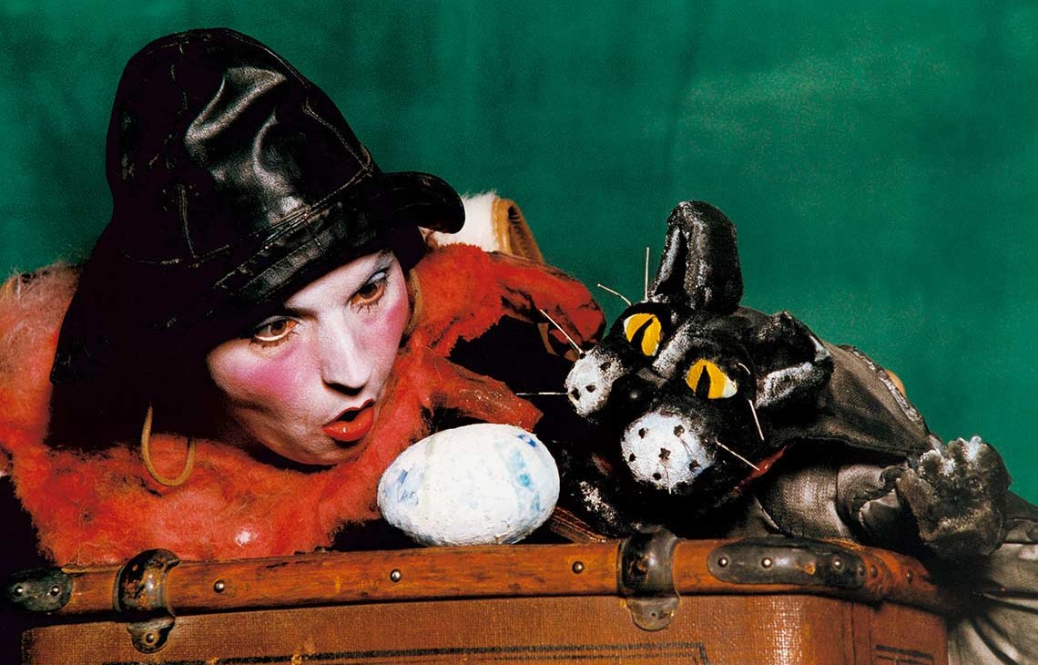 Wie der Kater Zorbas der kleinen Möwe das Fliegen beibrachte, © Klaus Zinnecke Wie der Kater Zorbas der kleinen Möwe das Fliegen beibrachte, © Klaus Zinnecke