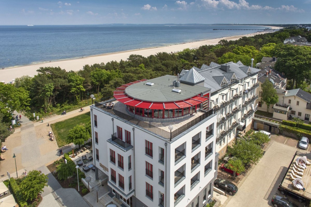 Das Strandhotel Heringsdorf liegt direkt am Strand // © Michael Knüppel Das Strandhotel Heringsdorf liegt direkt am Strand // © Michael Knüppel
