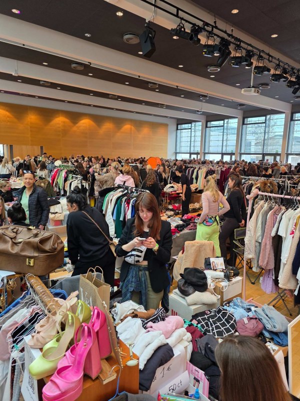 Meisjesrommelmarkt // &copy; bj
