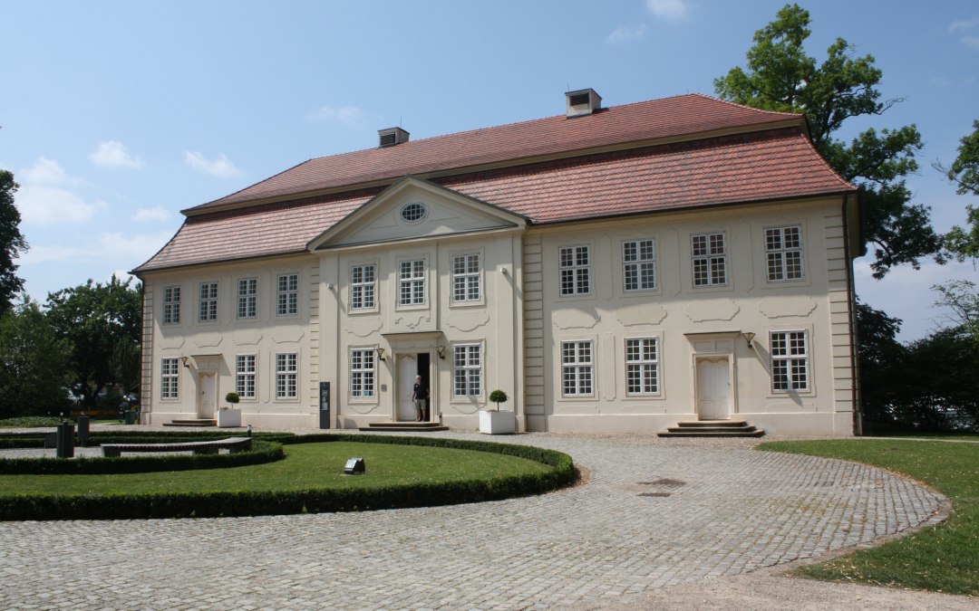 3-Königinnen-Palais Mirow, © Touristinformationen Wesenberg & Mirow, Mecklenburgische Kleinseenplatte 3-Königinnen-Palais Mirow, © Touristinformationen Wesenberg & Mirow, Mecklenburgische Kleinseenplatte