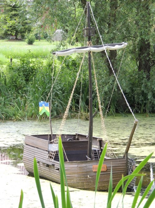 Blick auf dem L&ouml;schteich zum Nachbau der "Poeler Kogge", &copy; Kurverwaltung Insel Poel