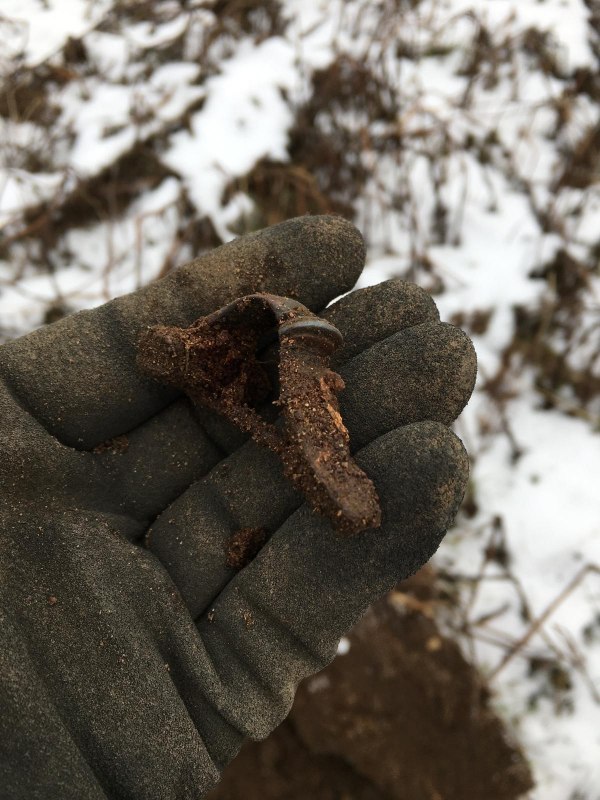 Vers gevonden: een nieuwe broche van Badow. // &copy; Foto /Ausschnitt: Olaf Wiegel