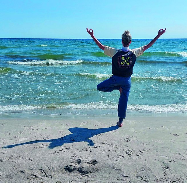 Yoga am Strand in Juliusruh // &copy; Margrit Freitag