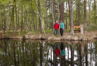 Wanderer am Moorsee im Großen Ribnitzer Moor // © MV-T/outdoor-visions.com Wanderer am Moorsee im Großen Ribnitzer Moor // © MV-T/outdoor-visions.com