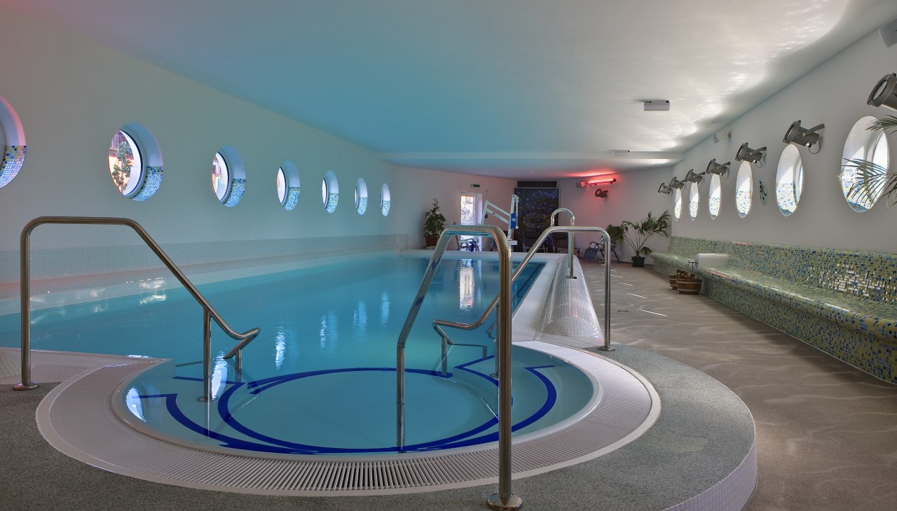 Der Innenpool des Hotels, &copy; Uwe Schl&uuml;ter