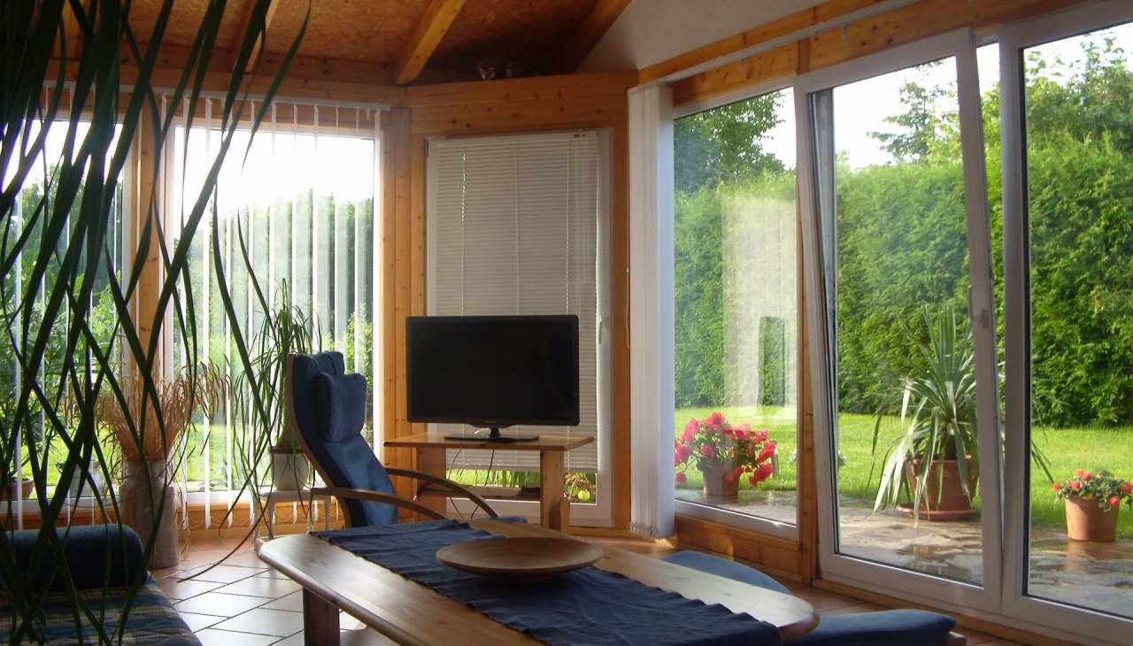 Wohnbereich und Wintergarten - Innenansicht, &copy; B&auml;rbel G&uuml;ldner