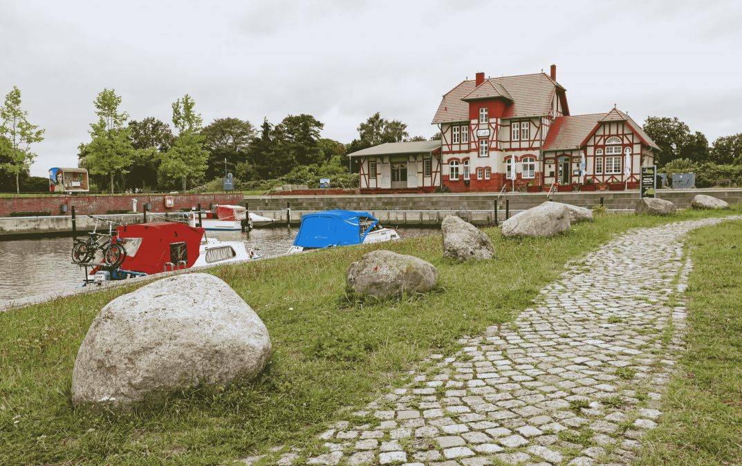 Anlegestelle und Fu&szlig;g&auml;ngerweg, &copy; TMV/Gohlke