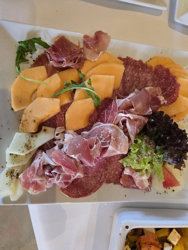 delikates Fr&uuml;hst&uuml;ck und Mittagessen in Detershagen // &copy; Gudrun Pru&szlig; 2025