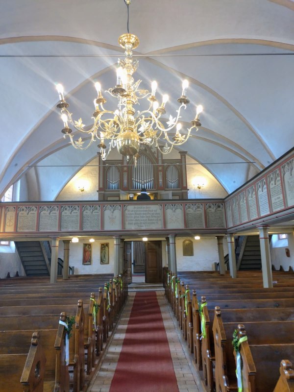 an der Gr&uuml;newald-Orgel Kr&ouml;slin // &copy; Britta Fl&ouml;dl