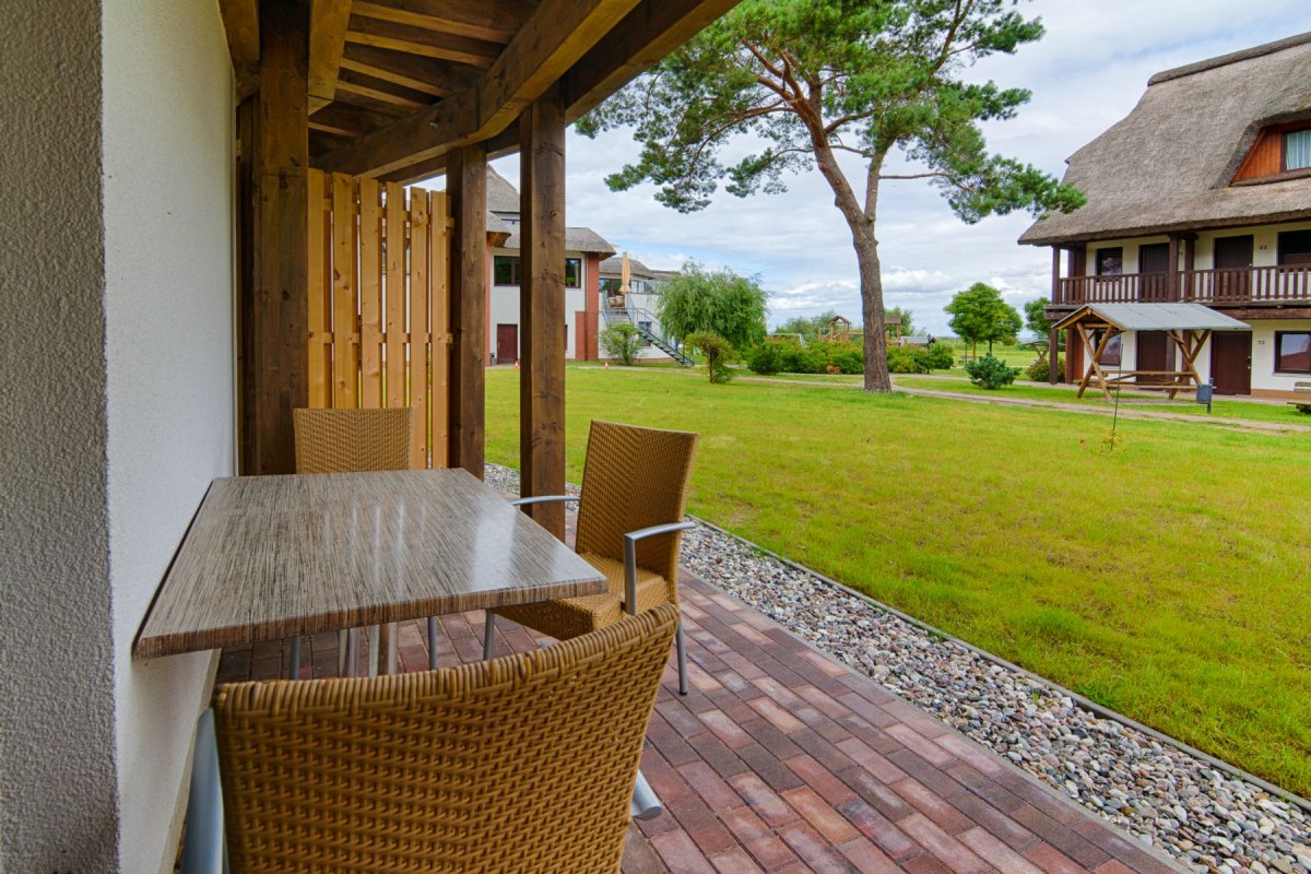 Terras van een tweepersoonskamer // &copy; Hotel & Ferienanlage Haffhus GmbH