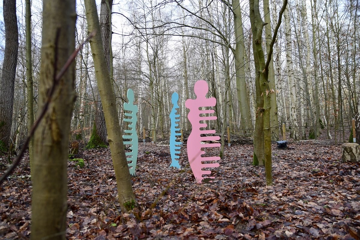 Erinnerungszeichen "Frauen-Kammsilhouetten" // © Bianka Bülow Erinnerungszeichen "Frauen-Kammsilhouetten" // © Bianka Bülow