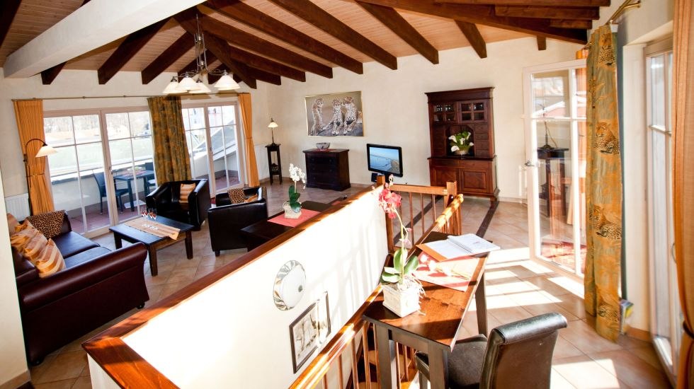 Blick in den Wohnraum im Penthouse 26, &copy; Residenz Seestern, Banse & Klaus GbR