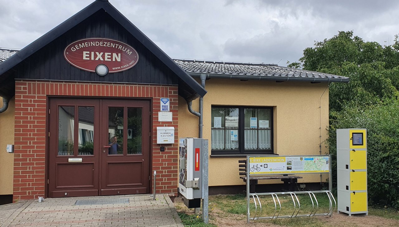 e-bike-ladestation-eixen-1920, © Amt Recknitz-Trebeltal e-bike-ladestation-eixen-1920, © Amt Recknitz-Trebeltal