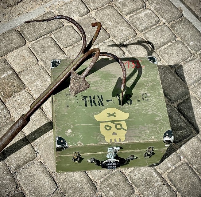 &copy; Thomas M. Heller