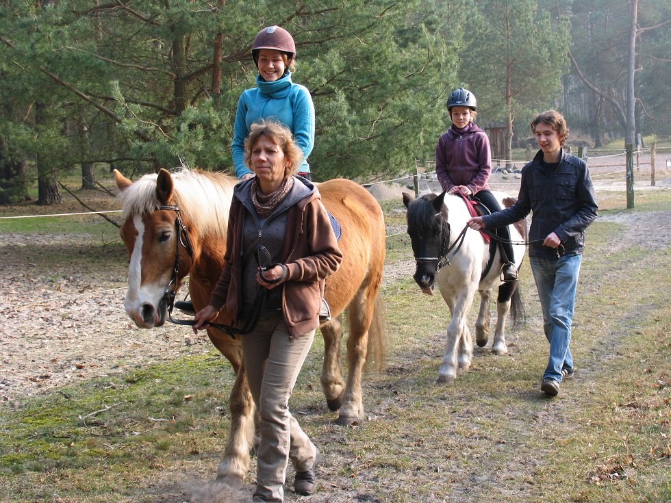 Besonders beliebt ist der Ponyhof-Tag, den Kinder ohne ihre Eltern auf dem Fennhof verbringen // © Fennhof/Steinhof Besonders beliebt ist der Ponyhof-Tag, den Kinder ohne ihre Eltern auf dem Fennhof verbringen // © Fennhof/Steinhof