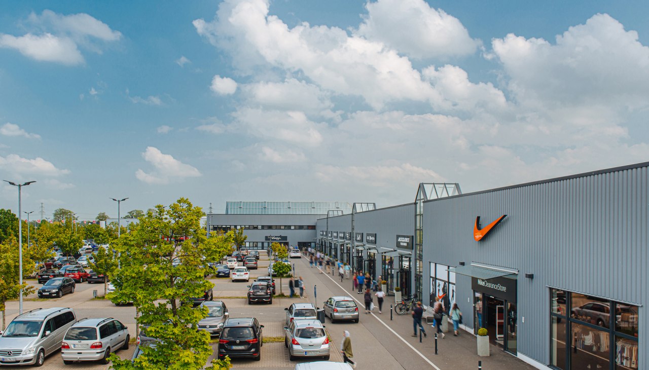 Sicht vom Nike Clearance Store zur Außenfront des Hanse Outlet., © Outlet Evolution Services GmbH Sicht vom Nike Clearance Store zur Außenfront des Hanse Outlet., © Outlet Evolution Services GmbH
