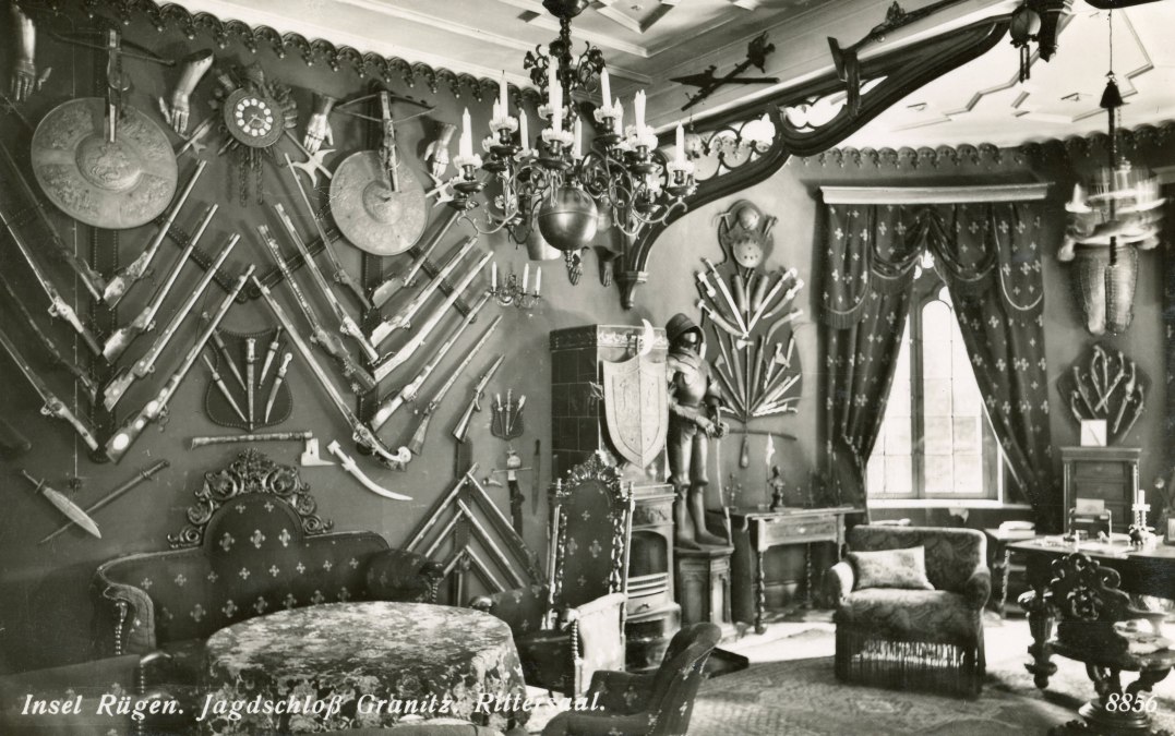 Vorlesestunde im Rittersaal aus »Wildschwein Walter«, © Sammlung Binzer Bucht Tourismus Vorlesestunde im Rittersaal aus »Wildschwein Walter«, © Sammlung Binzer Bucht Tourismus