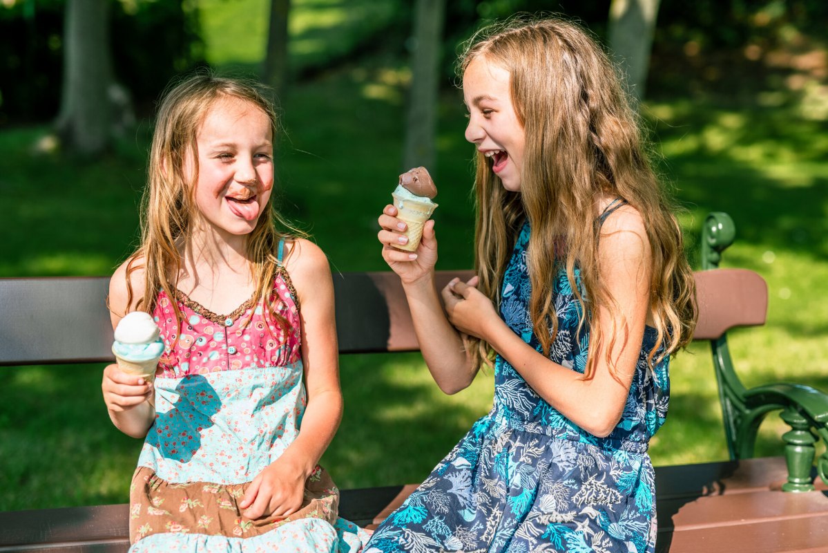 Kinder genießen ein Eis auf der Insel Usedom // © MV-T/Tiemann Kinder genießen ein Eis auf der Insel Usedom // © MV-T/Tiemann