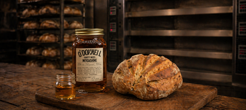 Erlebe einen besonderen Genussabend: Backe dein eigenes Sauerteigbrot, wirf einen Blick hinter die Kulissen der Backstube und genie&szlig;e ein exklusives Moonshine-Tasting. // &copy; Stadtb&auml;ckerei K&uuml;hl / Stadtb&auml;ckerei K&uuml;hl