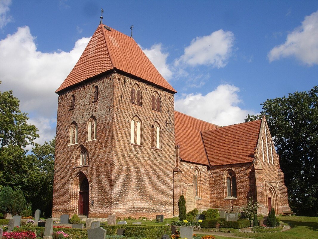 Kerk in Gro&szlig; Eichsen // &copy; adfc-Schwerin
