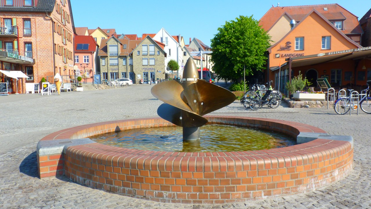 Brunnen, &copy; Waren (M&uuml;ritz)-Information