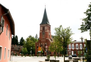 Au&szlig;enansicht der Kirche // &copy; Sabrina Wittkopf-Schade