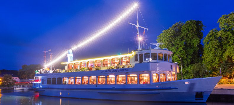 Boot vanuit Breege naar het concert van Marteria op het openluchtpodium van Ralswiek // © FRS Weiße Flotte GmbH Boot vanuit Breege naar het concert van Marteria op het openluchtpodium van Ralswiek // © FRS Weiße Flotte GmbH
