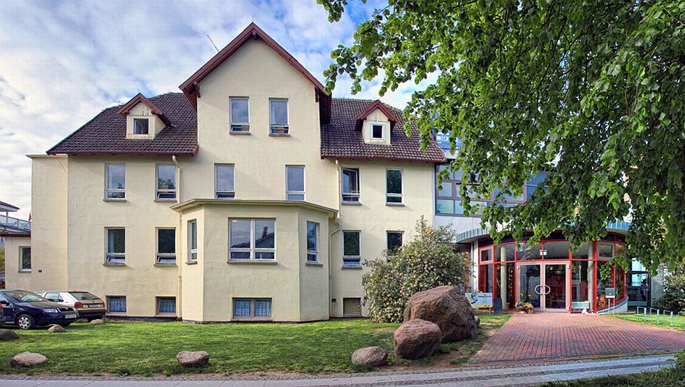 Das Jugendgästehaus Kühlungsborn befindet sich in Strandnähe // © Ohne Barrieren WuS gGmbH Das Jugendgästehaus Kühlungsborn befindet sich in Strandnähe // © Ohne Barrieren WuS gGmbH
