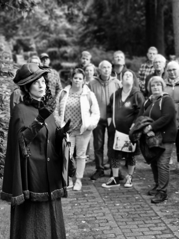 Die Schwarze Witwe entf&uuml;hrt in die Bestattungswelt des 19. Jahrhunderts // &copy; Jasmin Freitag